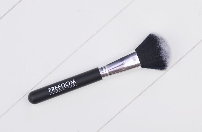 Freedom Pro Powder Brush FF104