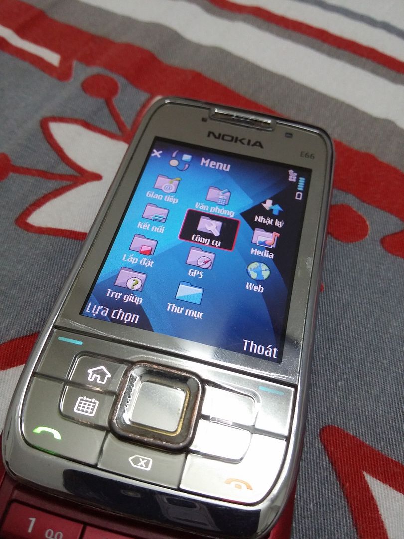 bán dùm người quen Nokia E66 màu đỏ , còn đẹp - 1 con Iphone 3GS 32gb xấu xí lỗi nhẹ - 9