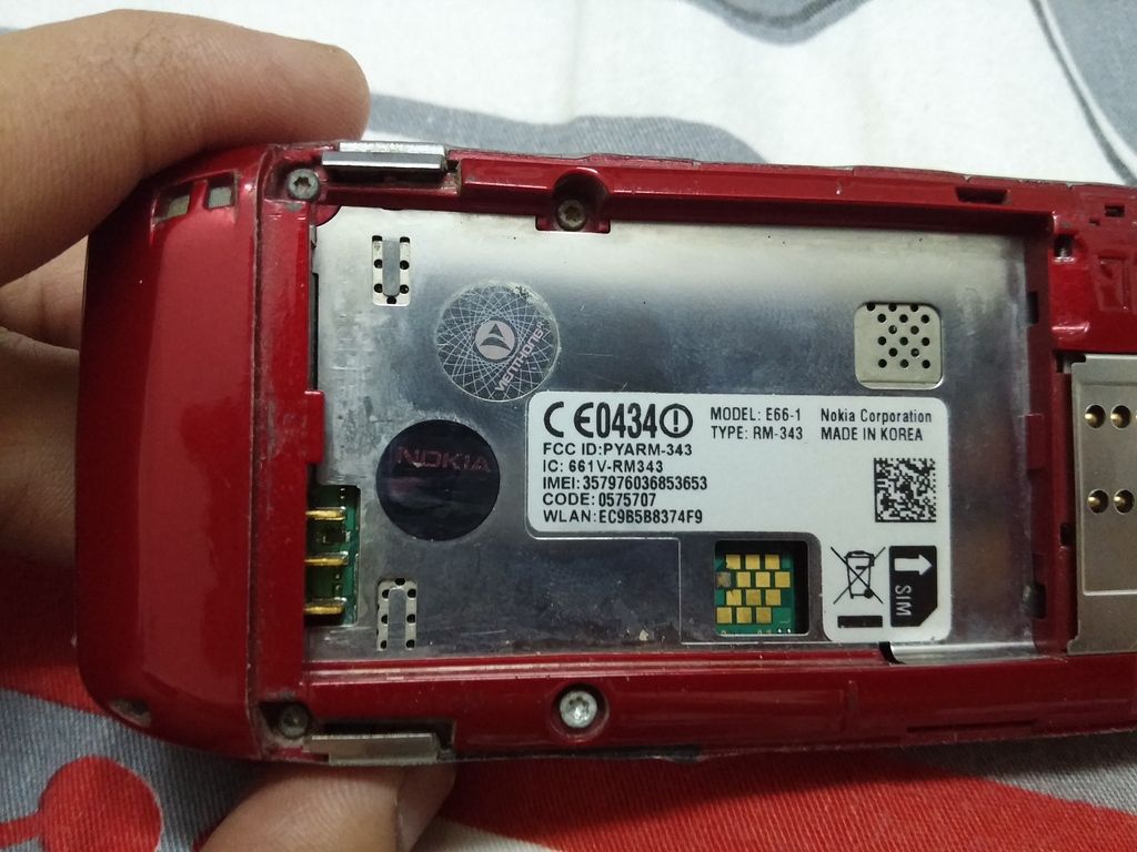 bán dùm người quen Nokia E66 màu đỏ , còn đẹp - 1 con Iphone 3GS 32gb xấu xí lỗi nhẹ - 11