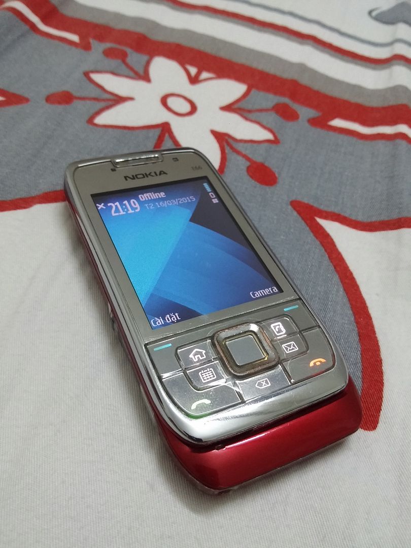 bán dùm người quen Nokia E66 màu đỏ , còn đẹp - 1 con Iphone 3GS 32gb xấu xí lỗi nhẹ