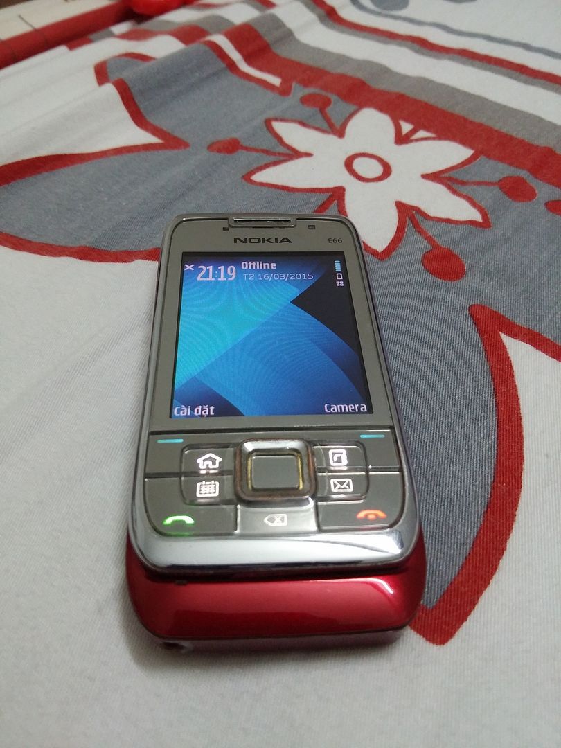 bán dùm người quen Nokia E66 màu đỏ , còn đẹp - 1 con Iphone 3GS 32gb xấu xí lỗi nhẹ - 1