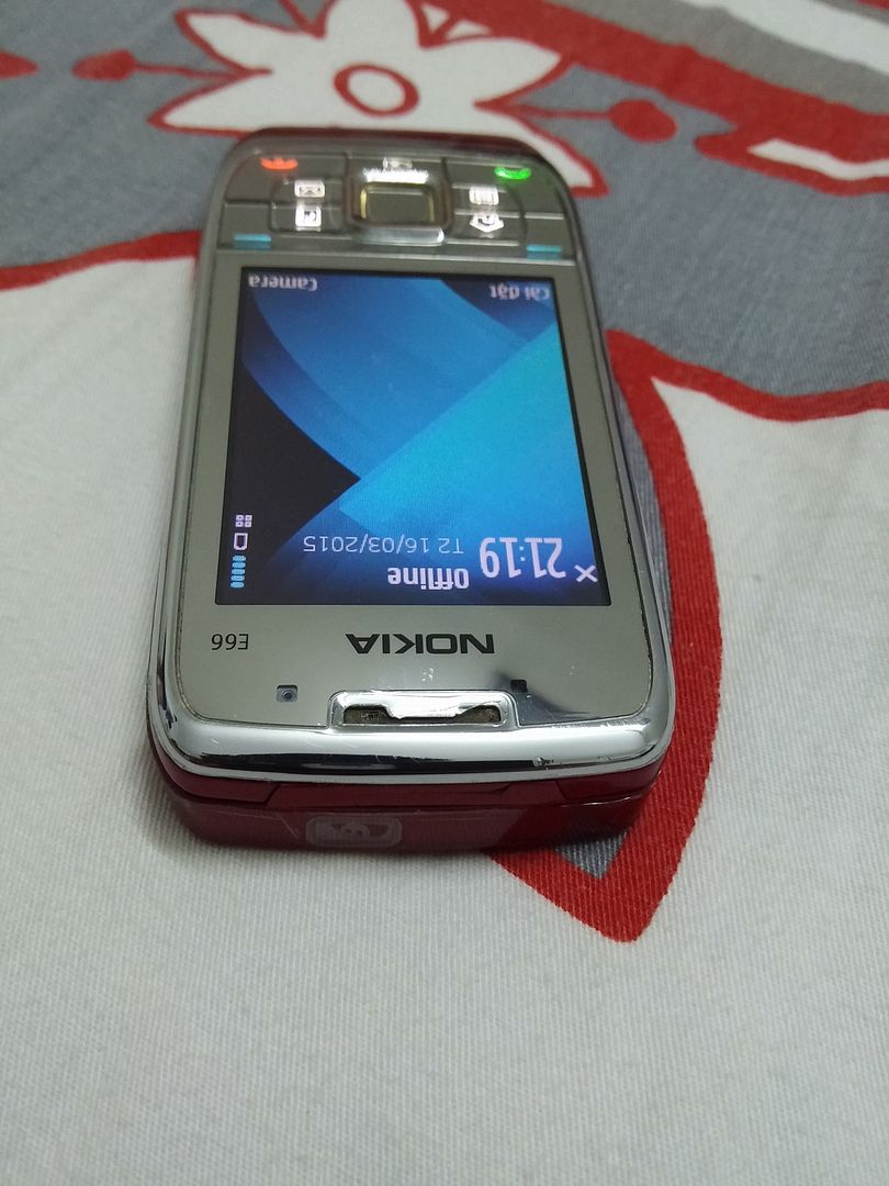 bán dùm người quen Nokia E66 màu đỏ , còn đẹp - 1 con Iphone 3GS 32gb xấu xí lỗi nhẹ - 2