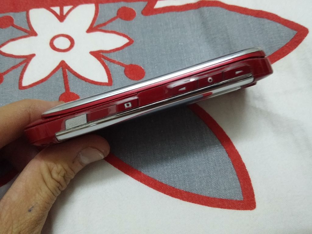 bán dùm người quen Nokia E66 màu đỏ , còn đẹp - 1 con Iphone 3GS 32gb xấu xí lỗi nhẹ - 3