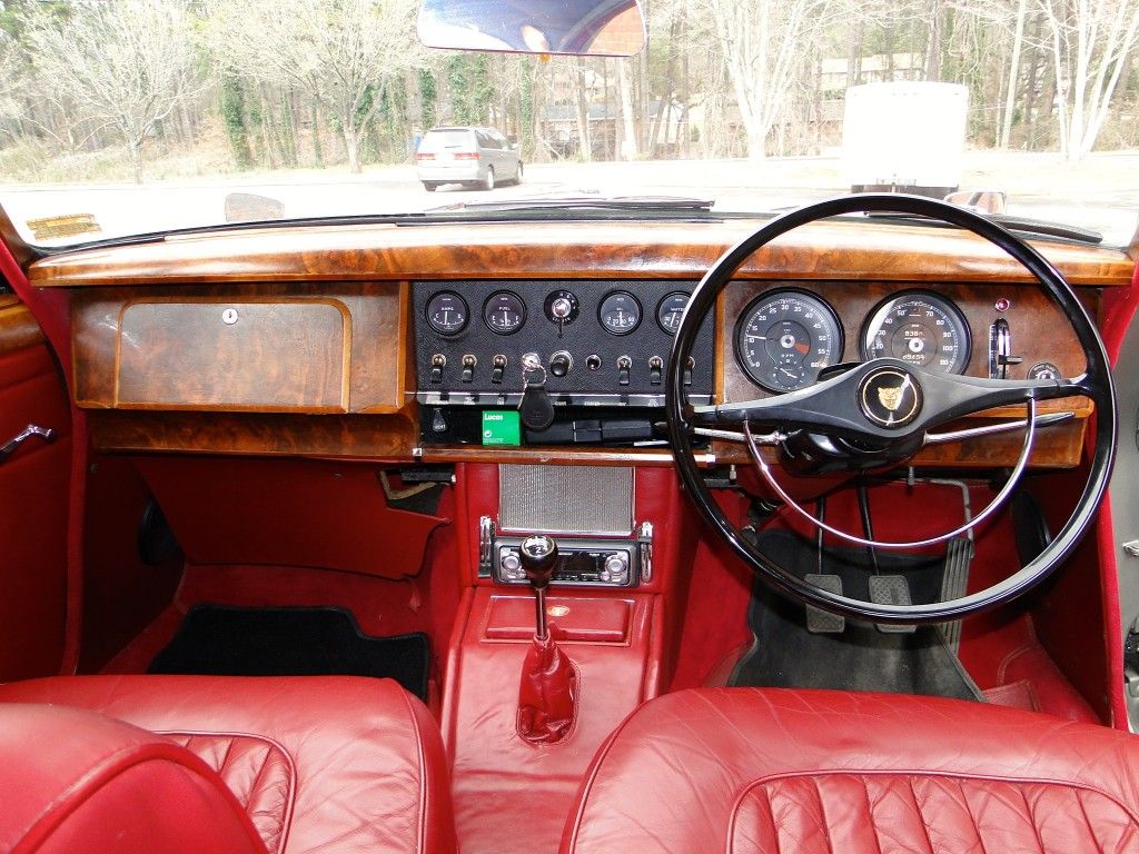 1964-Jaguar-MkII-Interior_zpskgpog2qx.jpg