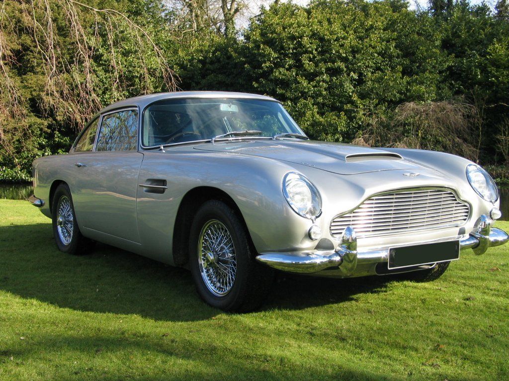 jamiroquai-Aston-Martin-DB5-front-side-view_zpsyjdgth1x.jpg