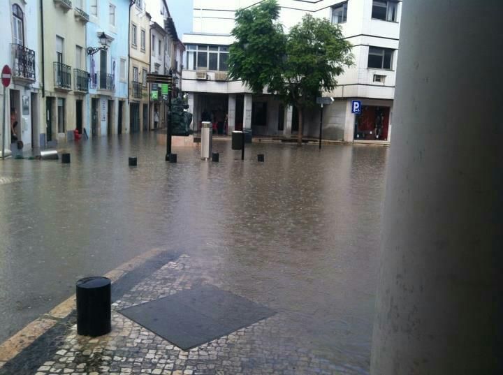 InundaccedilatildeoemLeiria9Nov2012.jpg